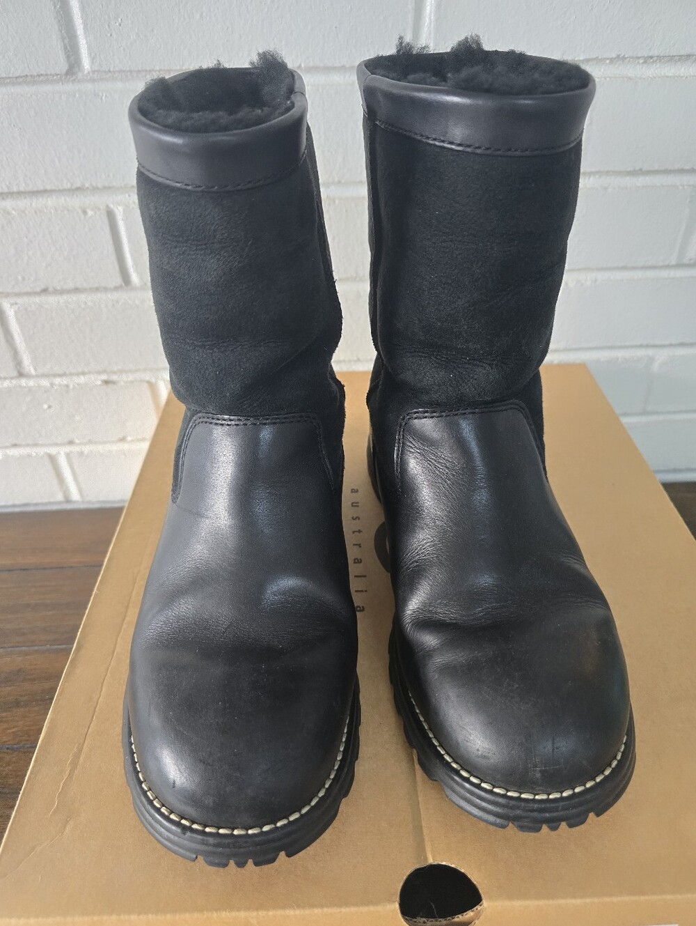 NIB Women's UGG Brooks 5381 Black (Afterdark)Leather Mid-Calf Boot Size 9